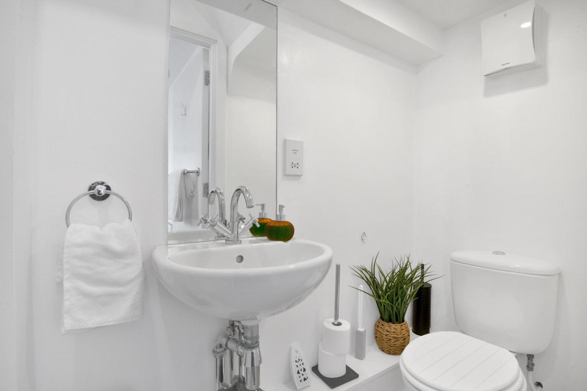 Luxury Waterfront Property With Free Parking Coventry Exteriér fotografie